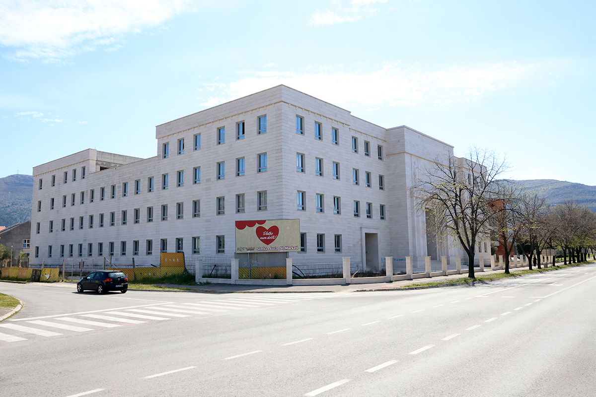 Zgrada Gimnazije zaduzbina.jpg (699 KB)