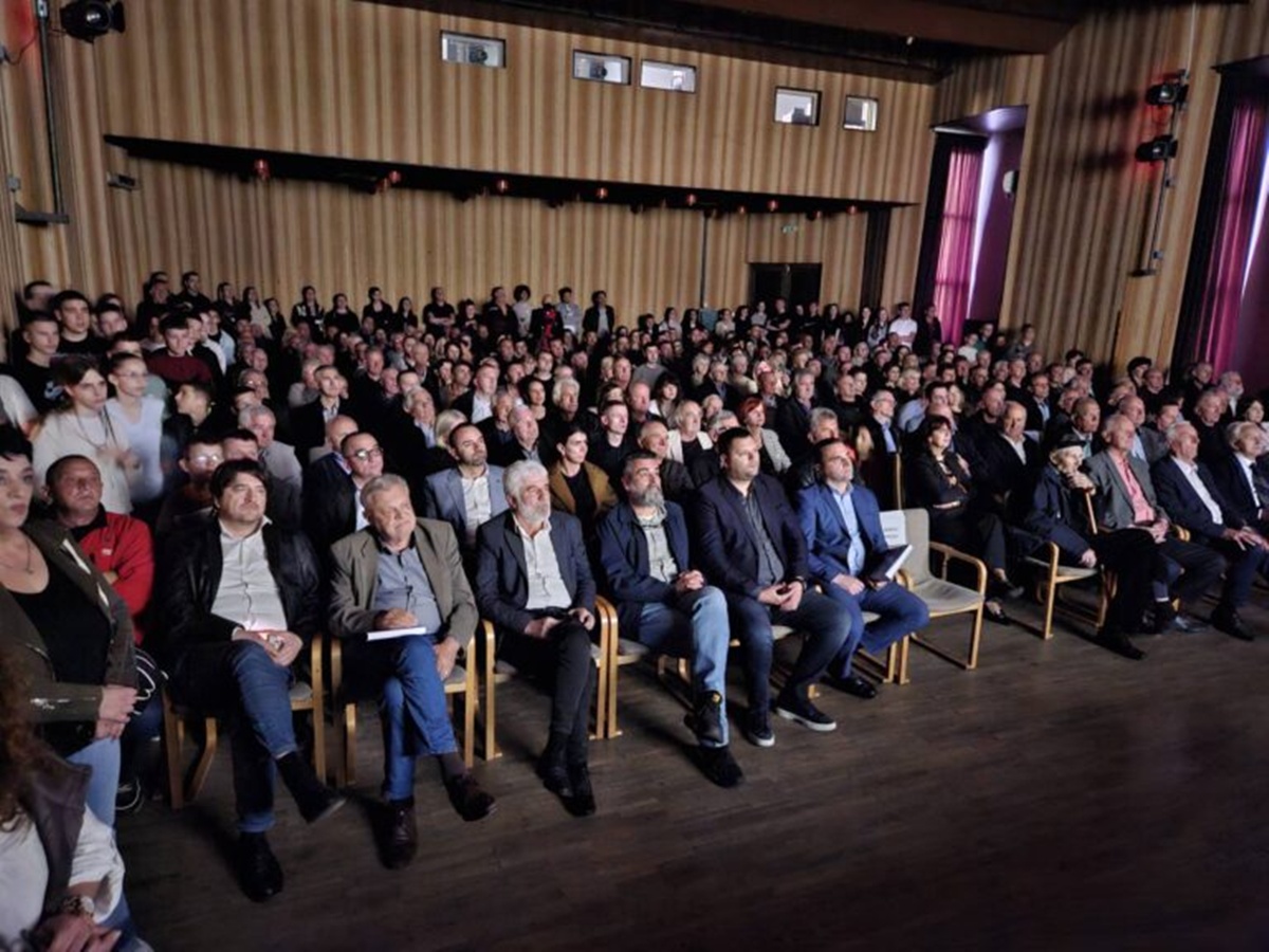 img-04bf73a21ce0bb237066c2b9fcb88eb1-v-768x576.jpg (304 KB)