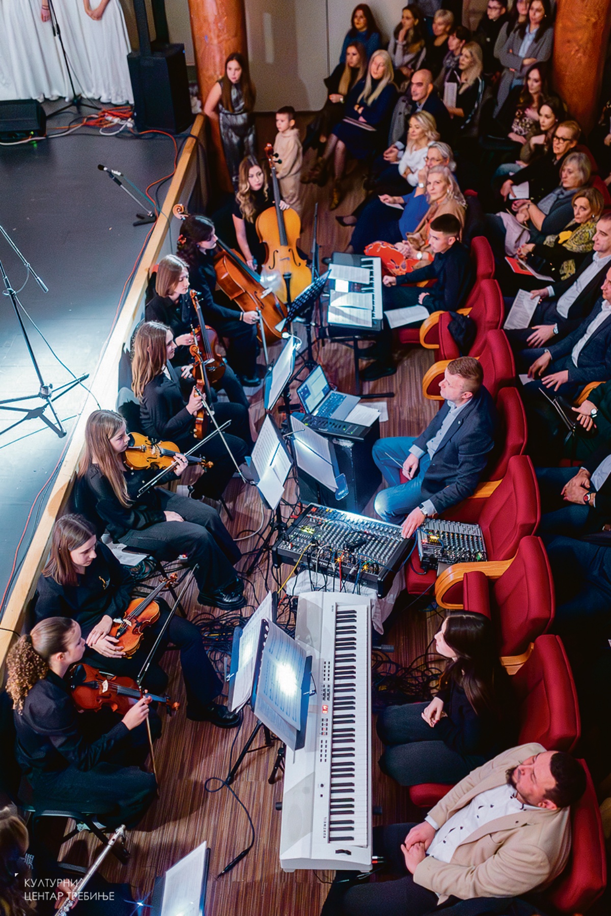 najava-mjuzikl-u-plamenu-dramska-sekcija-i-orkestar-gimnazije-jovan-ducic-trebinje-kct-11.jpg (826 KB)