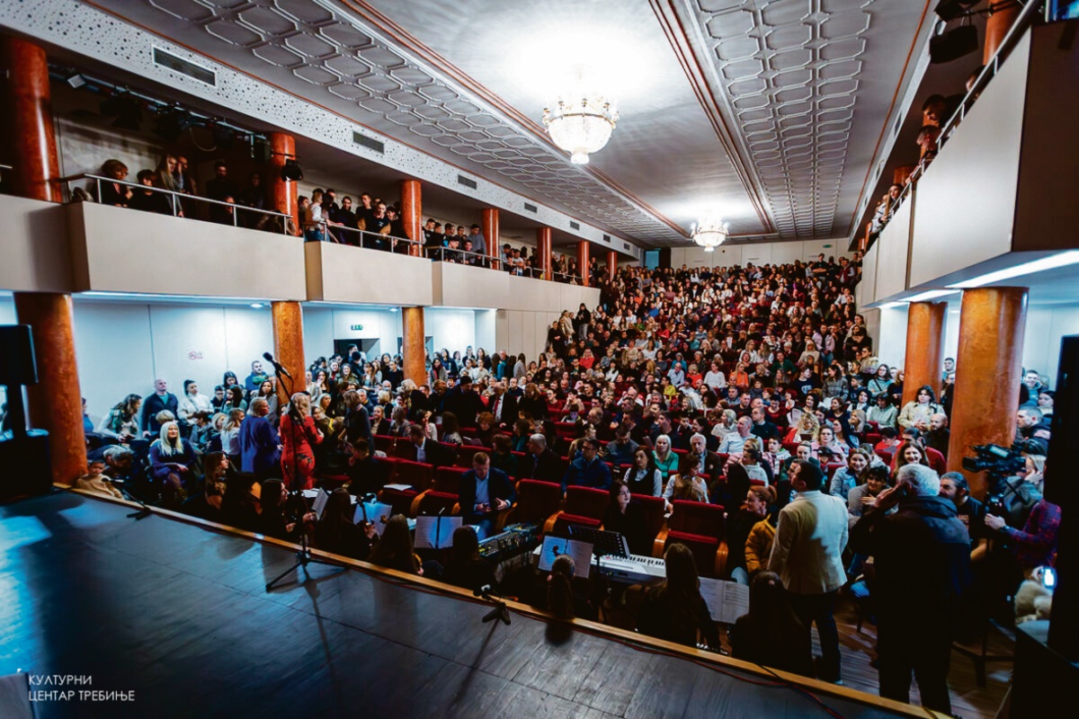 najava-mjuzikl-u-plamenu-dramska-sekcija-i-orkestar-gimnazije-jovan-ducic-trebinje-kct-1200x800.jpg (369 KB)