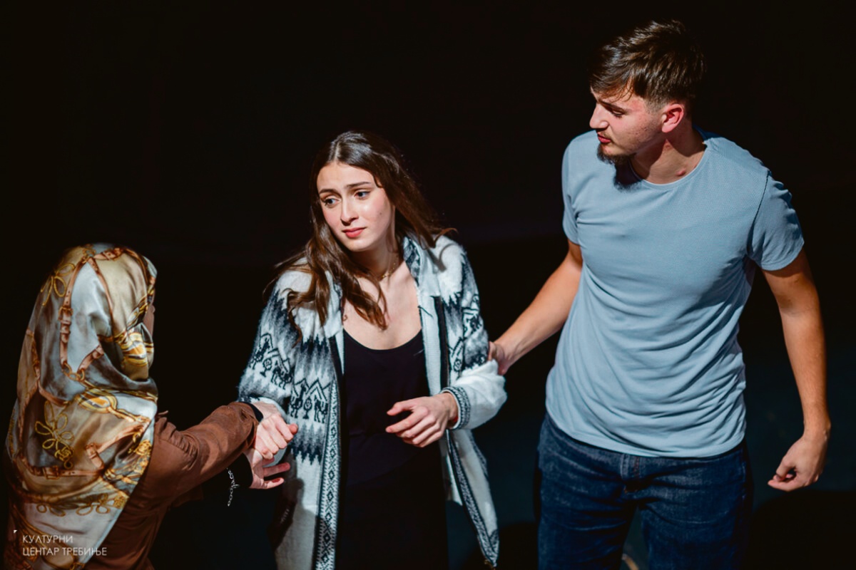 najava-mjuzikl-u-plamenu-dramska-sekcija-i-orkestar-gimnazije-jovan-ducic-trebinje-kct-7-1200x800.jpg (199 KB)