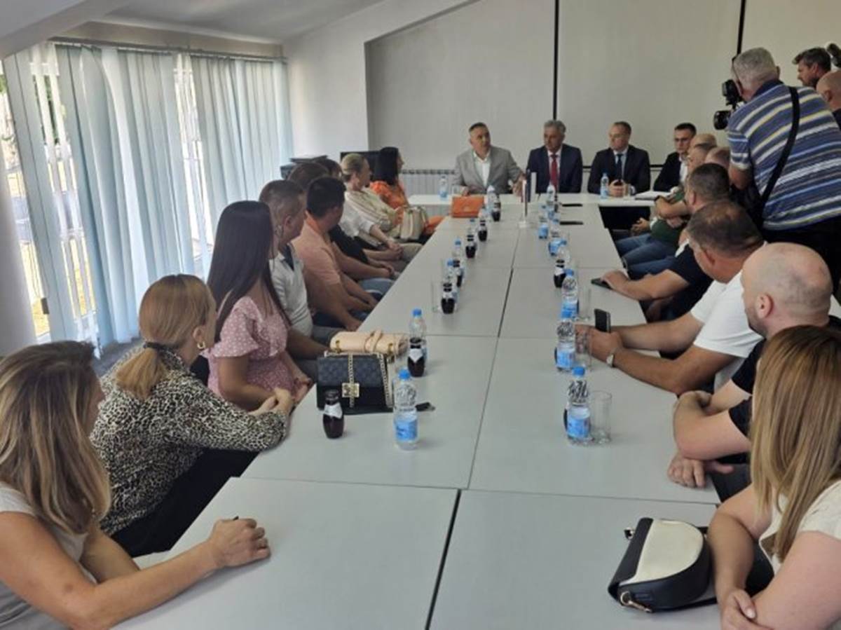 Минић: Биће ријешено запослење за сву дјецу погинулих бораца у Невесињу; Настављамо и инвестиције