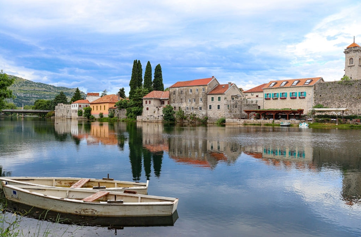 Trebisnjica panorama grad.jpg (305 KB)