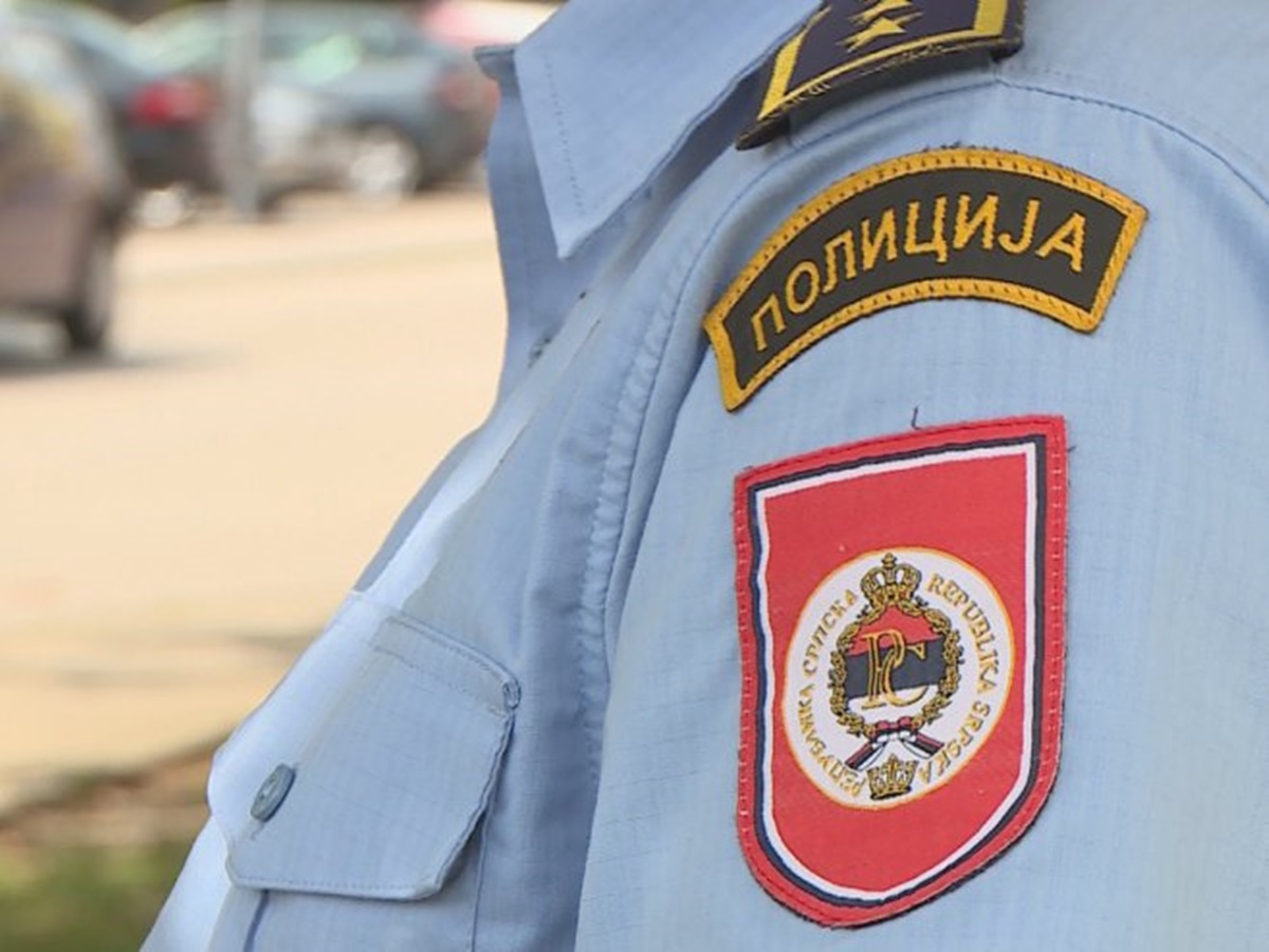 policijaaa.jpg (184 KB)