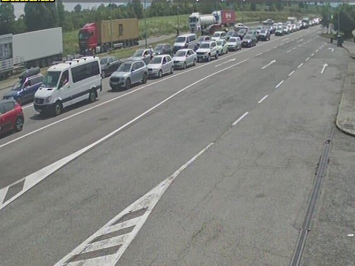 Gužve na prelazima sa Hrvatskom i Crnom Gorom