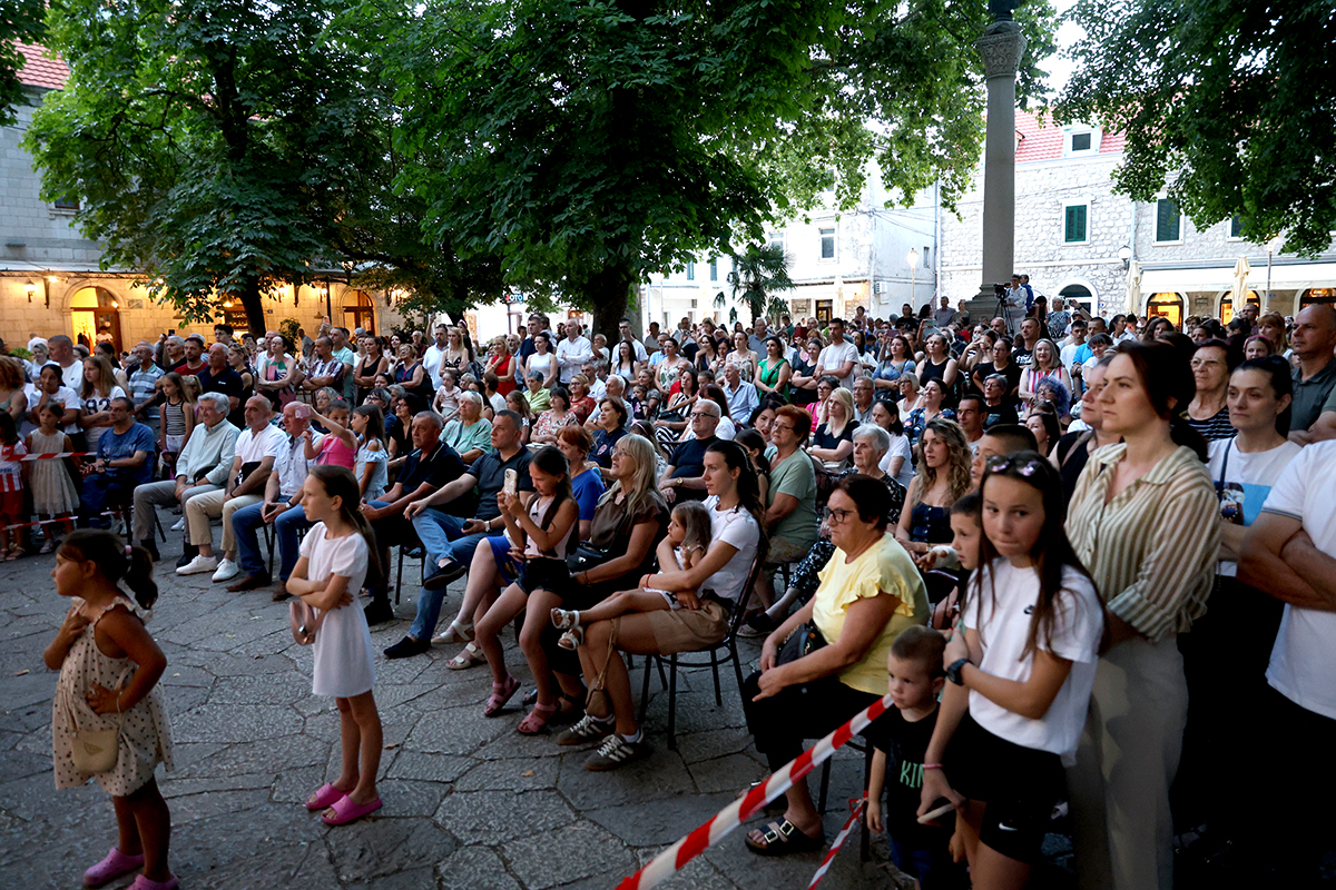 Folklor 1.jpg (1.18 MB)