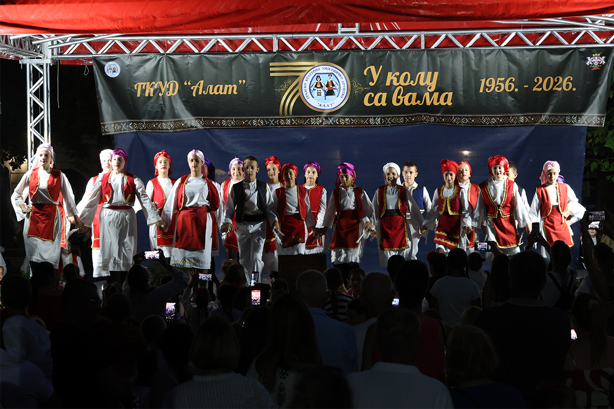 Folklor djeca 10.jpg (819 KB)