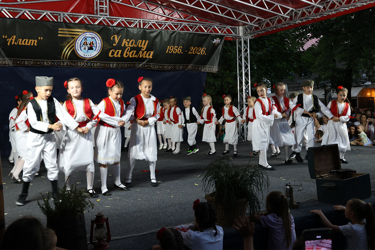 Folklor djeca 4.jpg (901 KB)