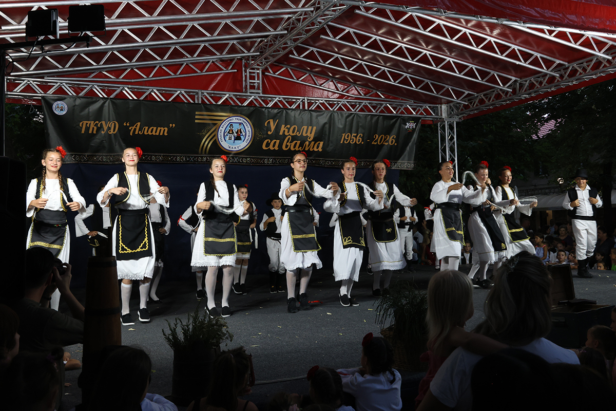 Folklor djeca 5.jpg (852 KB)