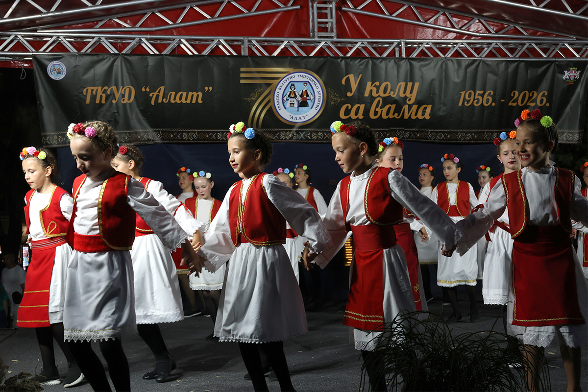 Folklor djeca 8.jpg (904 KB)