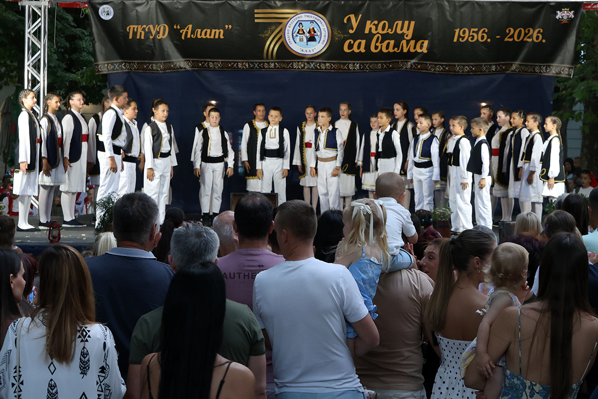 Folklor djeca.jpg (830 KB)