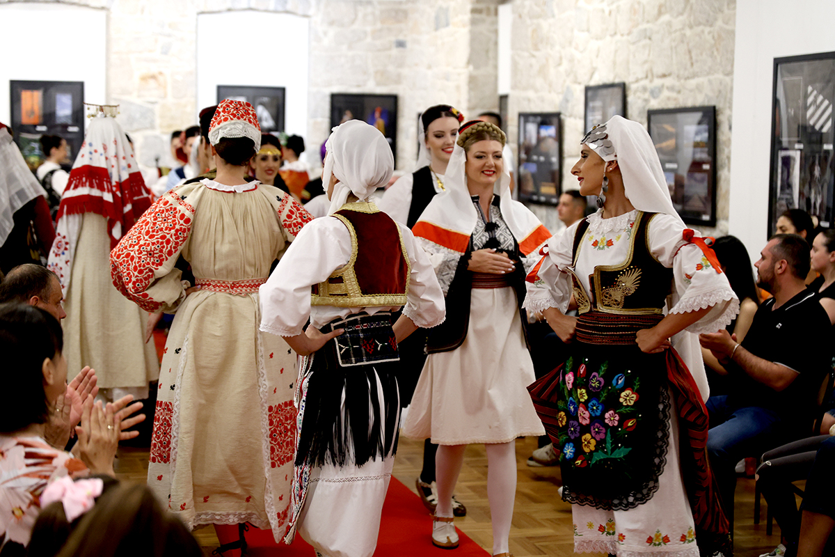 Folklor revija 13.jpg (836 KB)