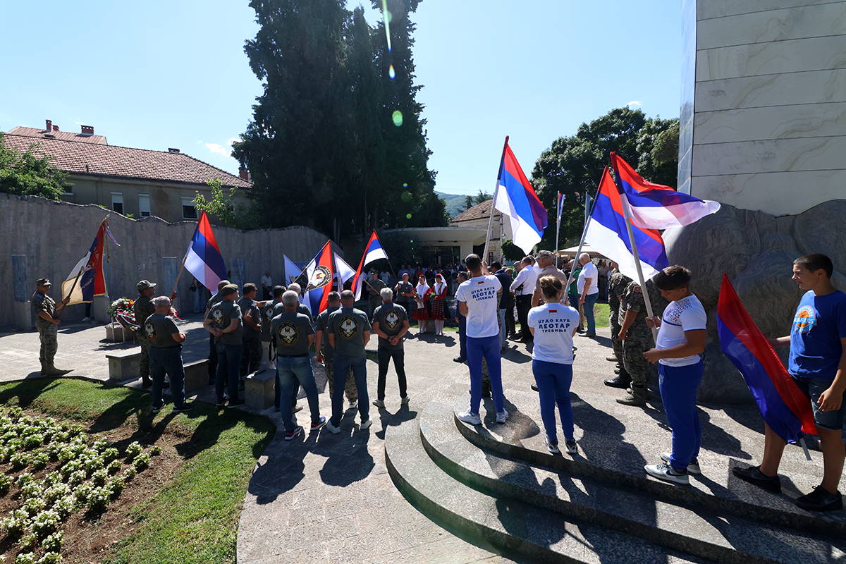 TB brigada 12.jpg (1007 KB)