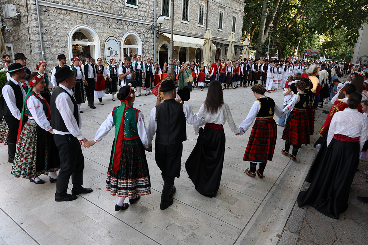 Folklor 1.jpg (1.01 MB)