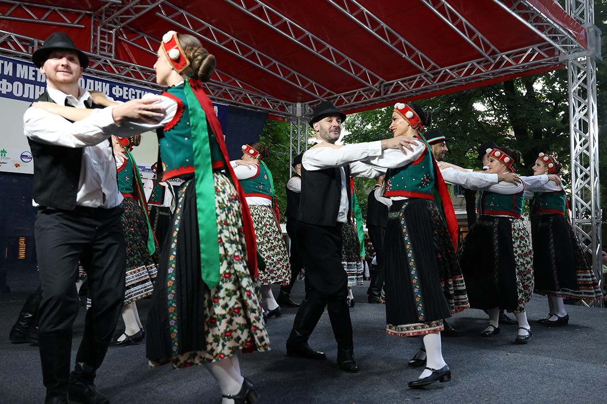Folklor 8.jpg (962 KB)