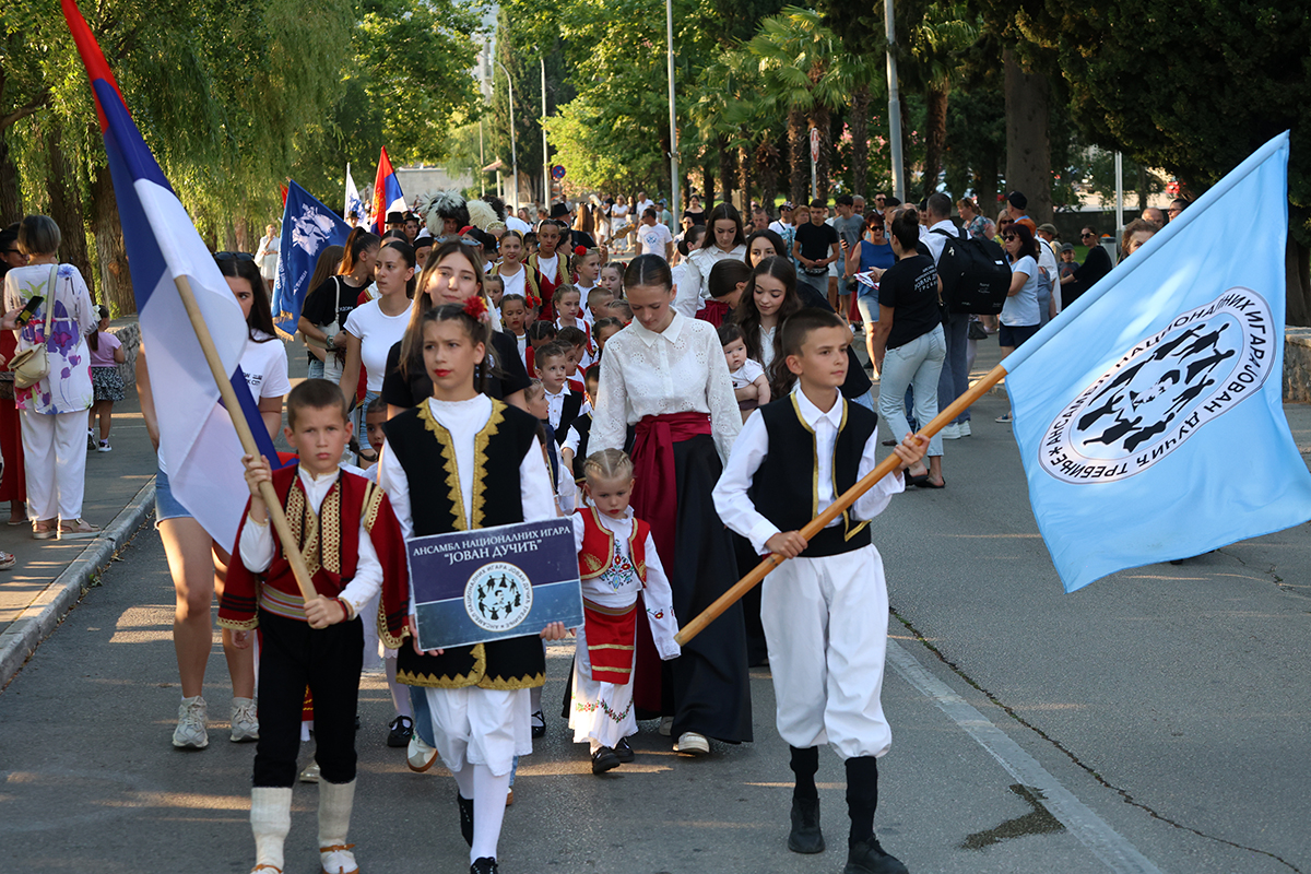 Folklor.jpg (1.04 MB)