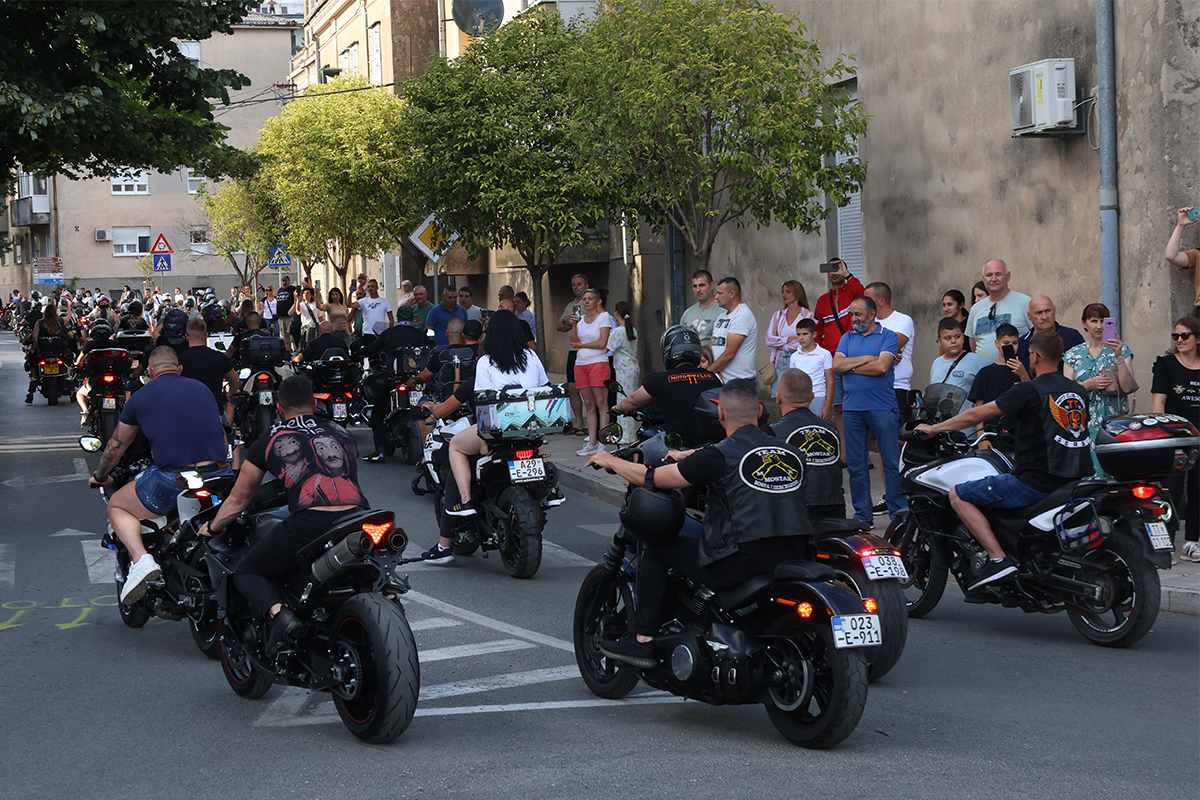 Moto 14.jpg (1.01 MB)