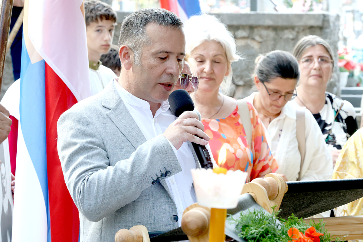 Vidovdanska litija  18.jpg (816 KB)
