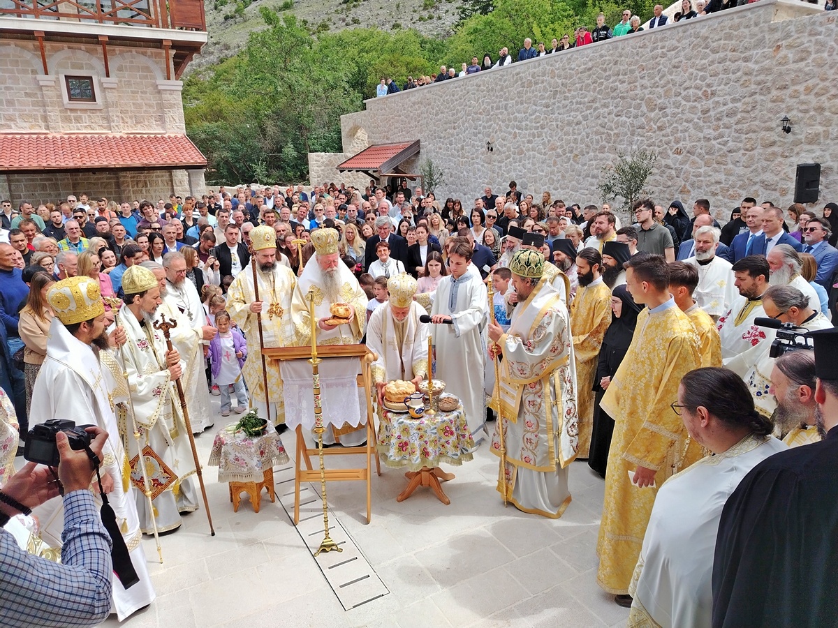 Mrkonjići: Svečano proslavljen prvi liturgijski spomen Svete i Blažene Ane