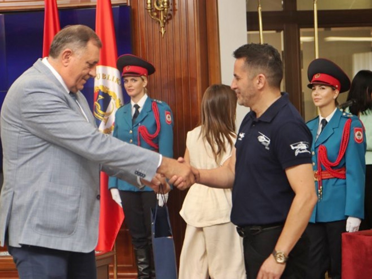 258601.jpg (212 KB)