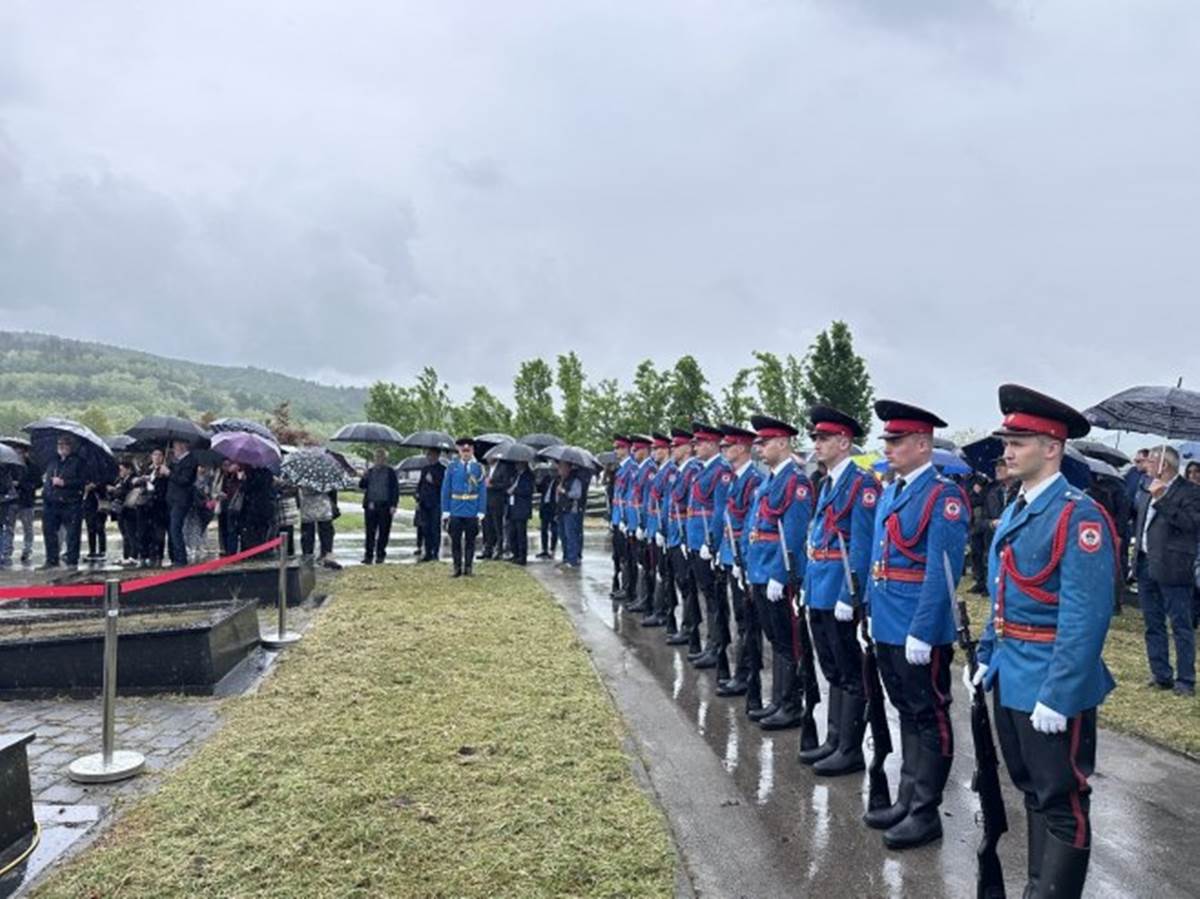308987.jpg (122 KB)