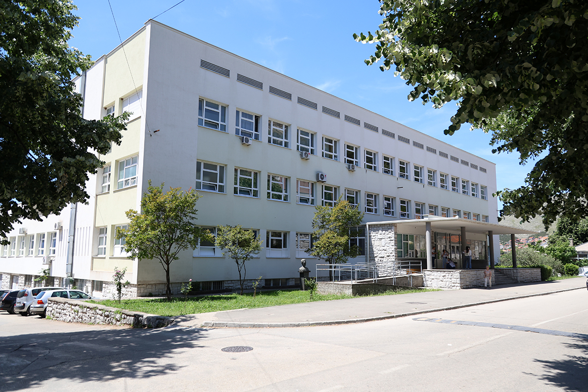 Srednjoskolski centar.jpg (945 KB)