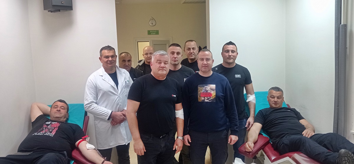 Чланови Актива „Sector security“ даровали 14 доза крви