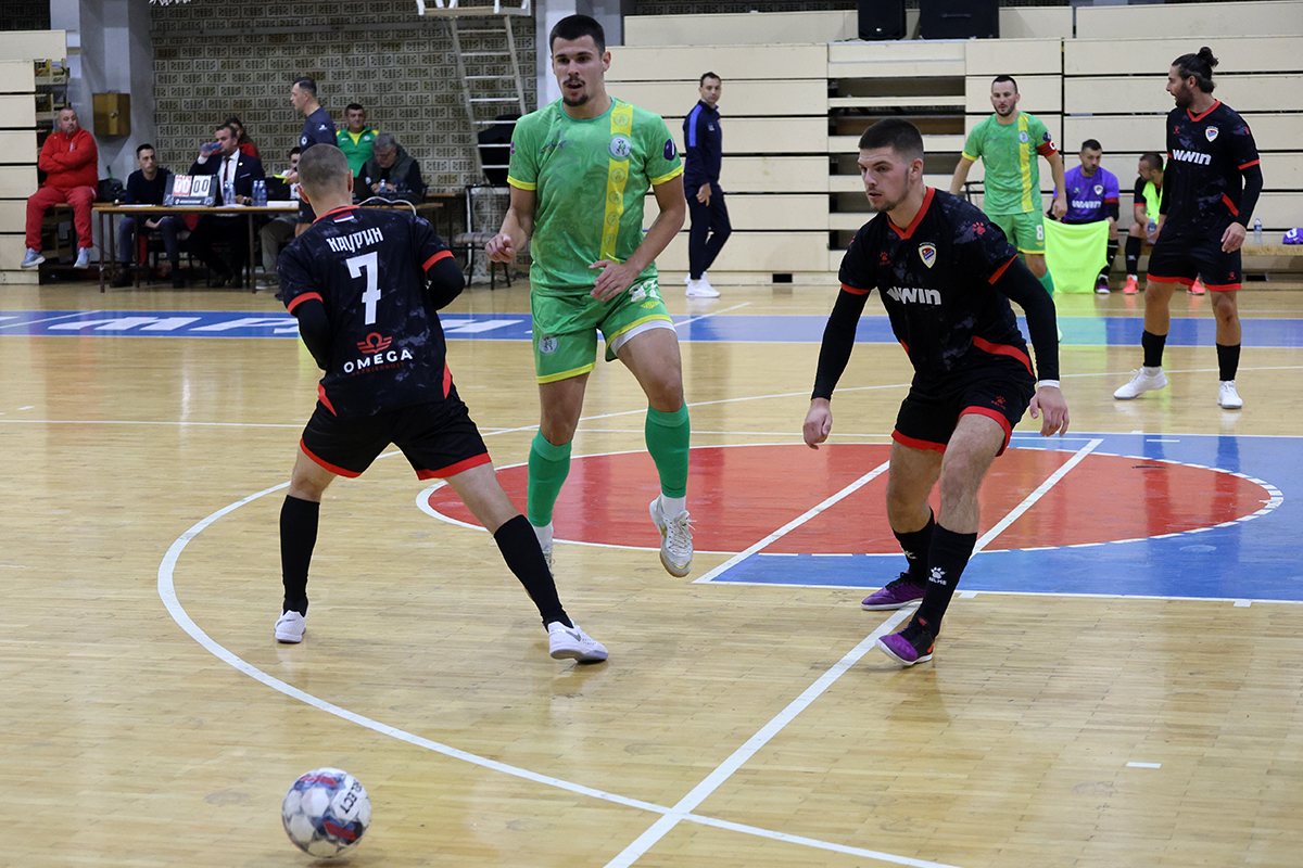 Akademac 3.jpg (840 KB)