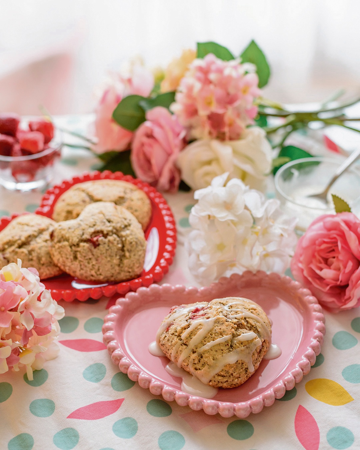 Biskviti sa jagodama, limunom i makom od bademovog brasna.jpg (453 KB)