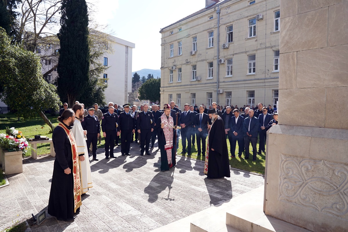 DSC00835-min.JPG (432 KB)