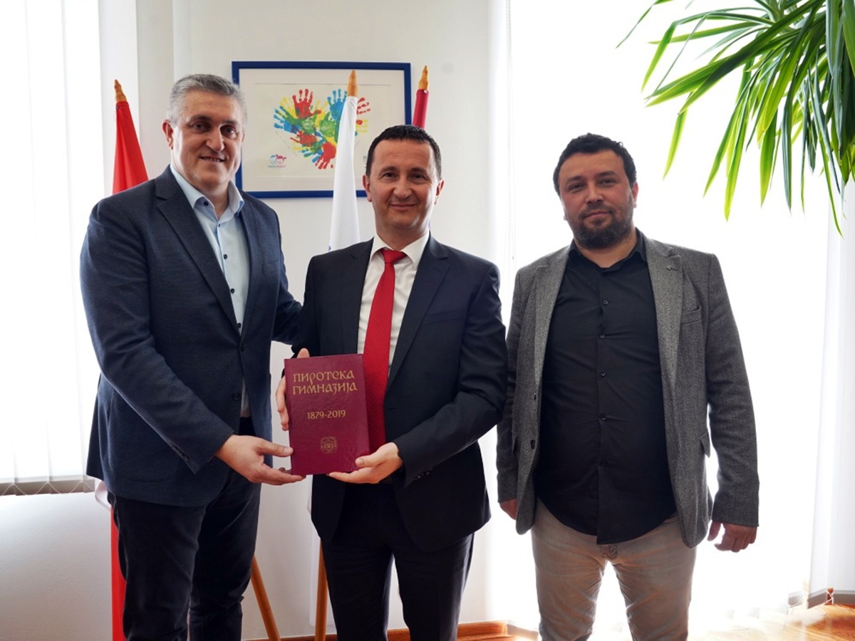 Градоначелник угостио директоре гимназија из Пирота и Требиња