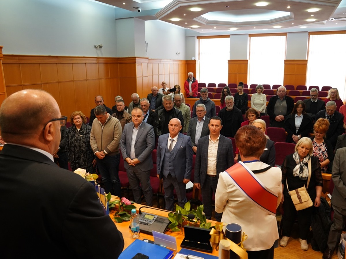 DSC08998.JPG (310 KB)