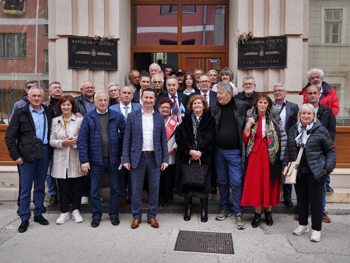 DSC09016.JPG (404 KB)