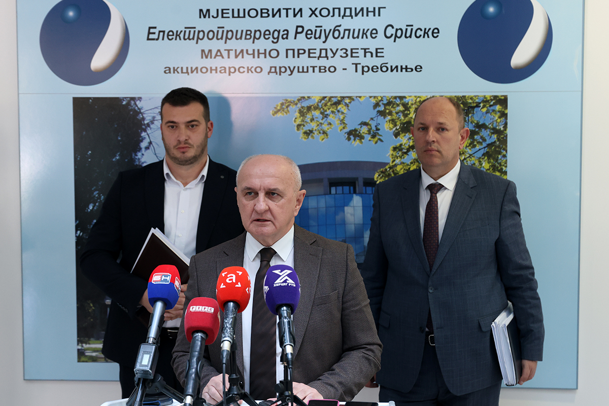 HE Dabar 5.jpg (685 KB)