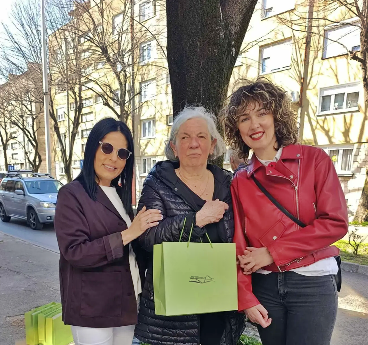 Народна библиотека обрадовала најстарије љубитељке књиге (ФОТО)