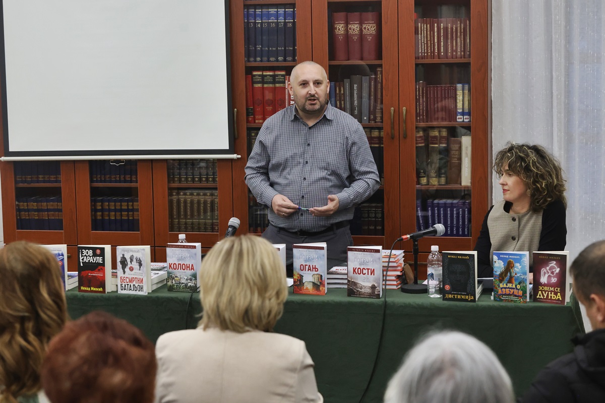 J32A8356.JPG (287 KB)