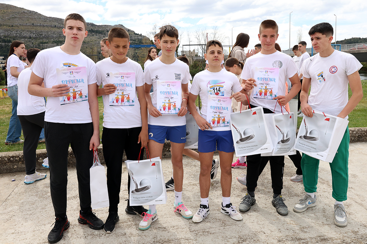 KROSS 4.jpg (940 KB)