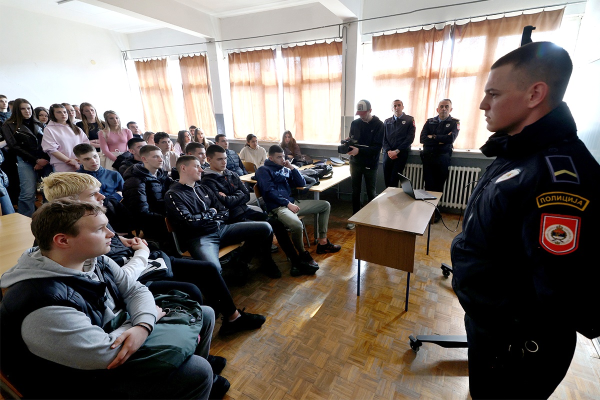 Trebinjskim srednjoškolcima predstavljena policijska škola