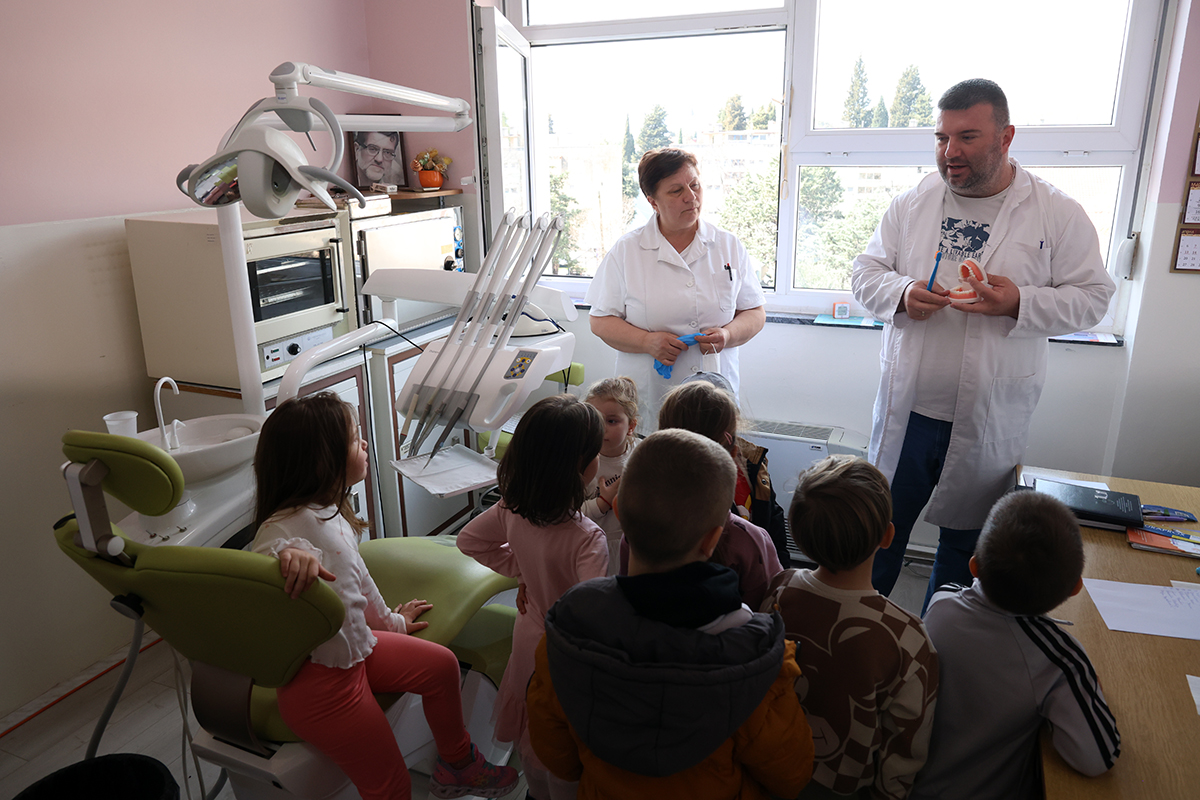 Stomatologija 2-1.jpg (652 KB)