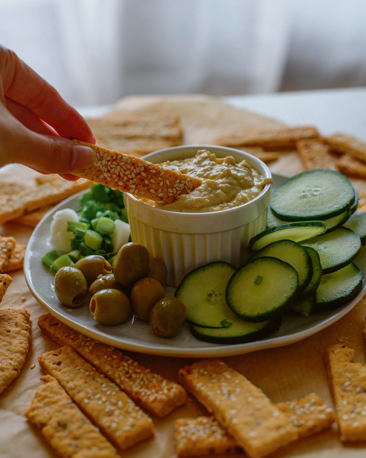 Visokoproteinski krekeri sa limunskom travom i siracom i domacim humusom.jpg (441 KB)