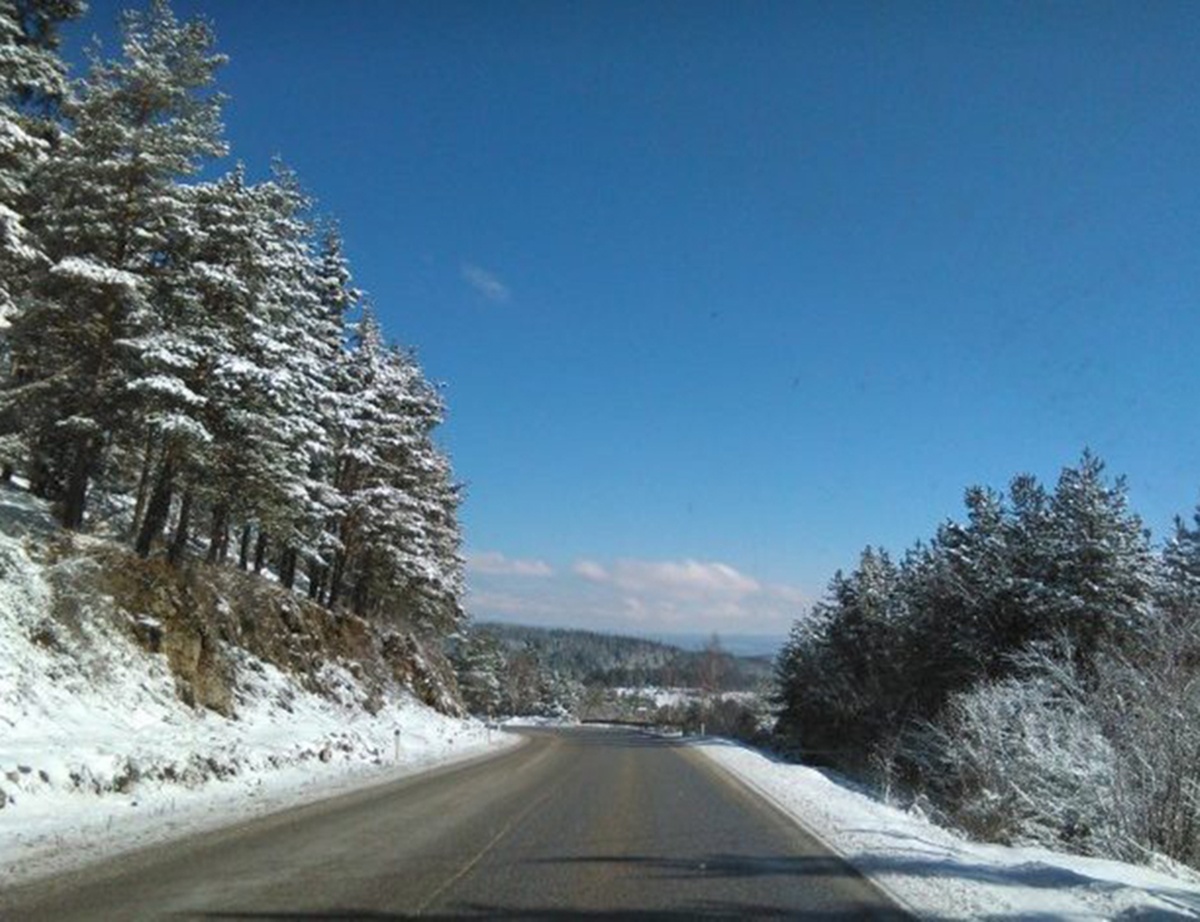 Проходни сви путеви у Херцеговини, на Чемерну опрез због угаженог снијега
