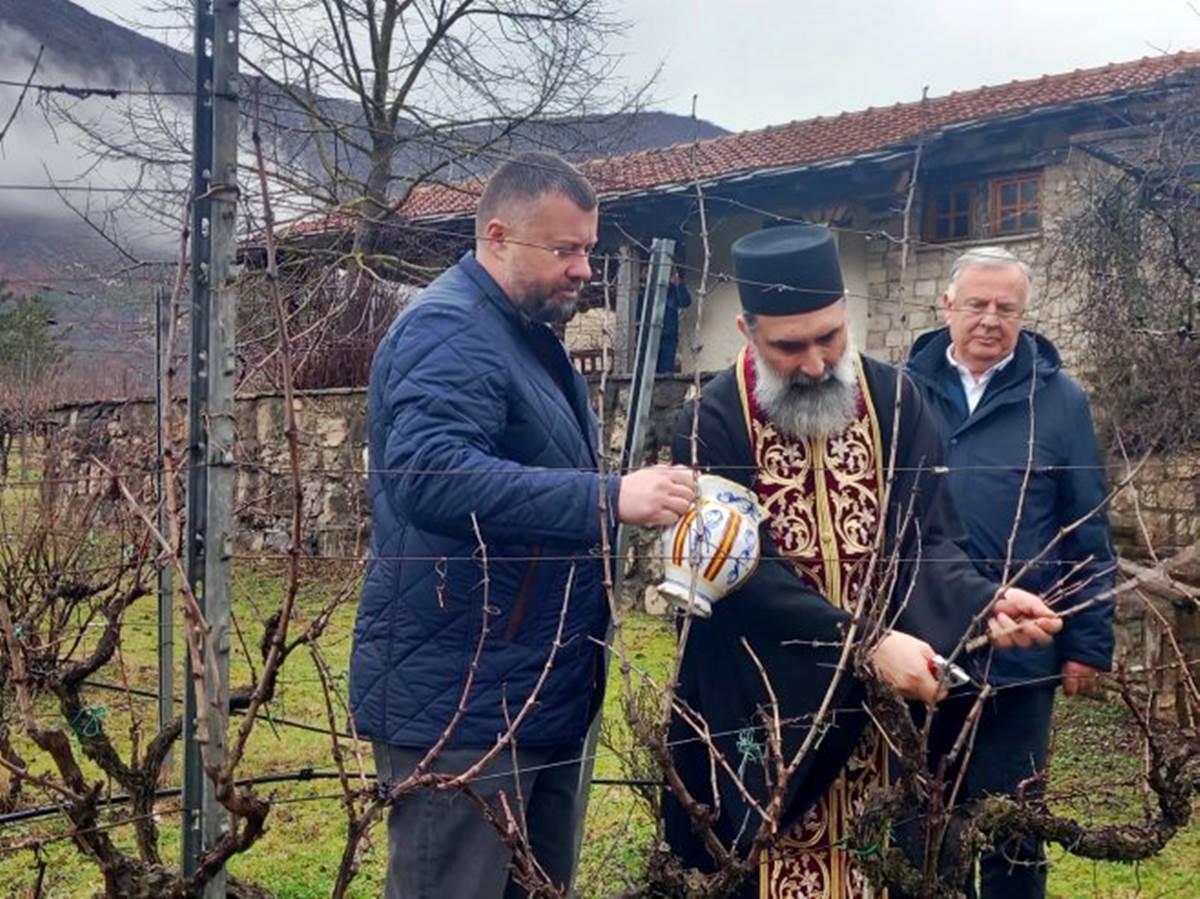 Свети Трифун обиљежен симболичном резидбом винове лозе на Ушћу код Требиња