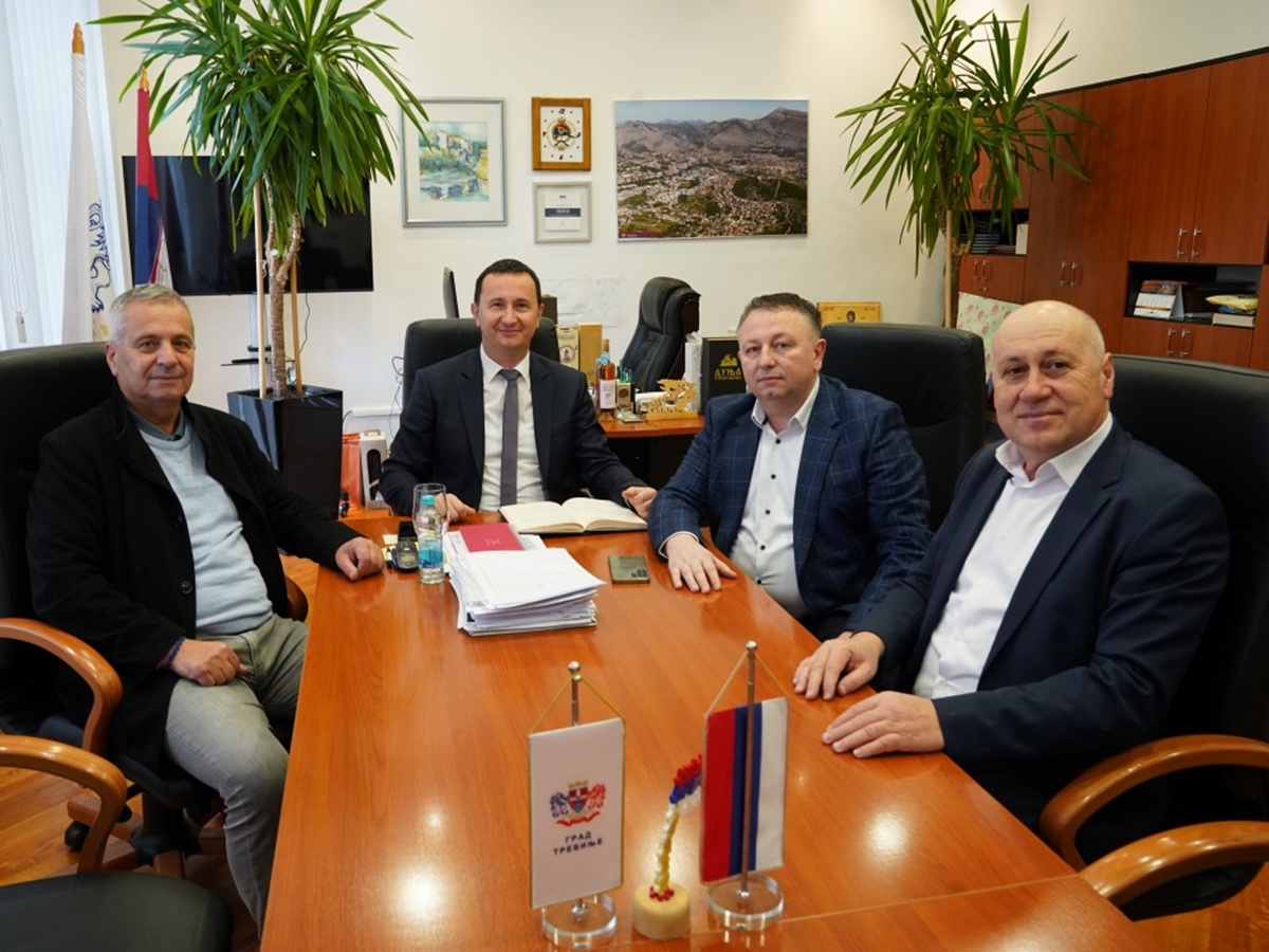 Gradonačelnik Mirko Ćurić održao sastanak sa v.d. direktora Republičkog sekretatijata za raseljena lica Slađanom Jovićem