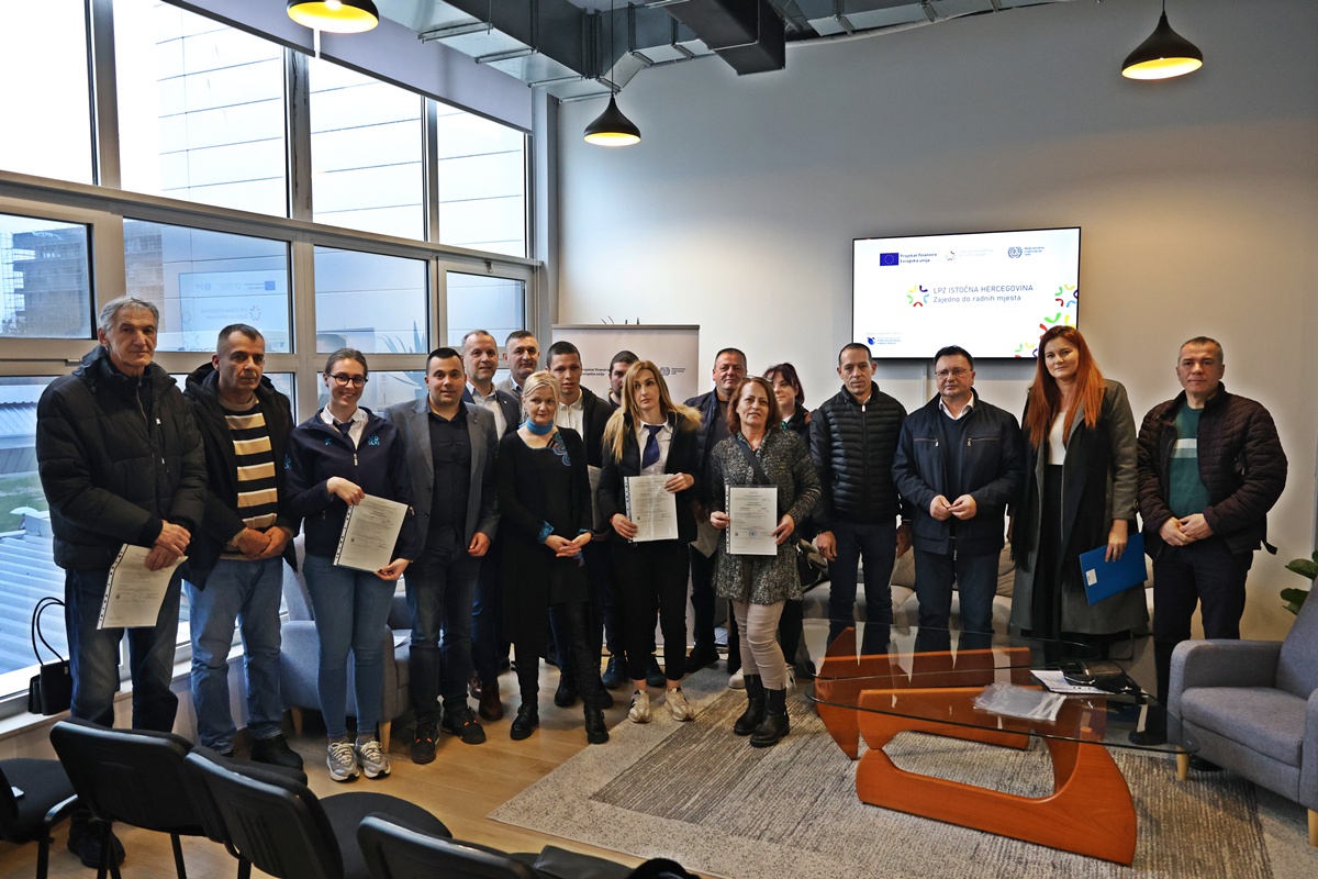 J32A3109(1).JPG (371 KB)