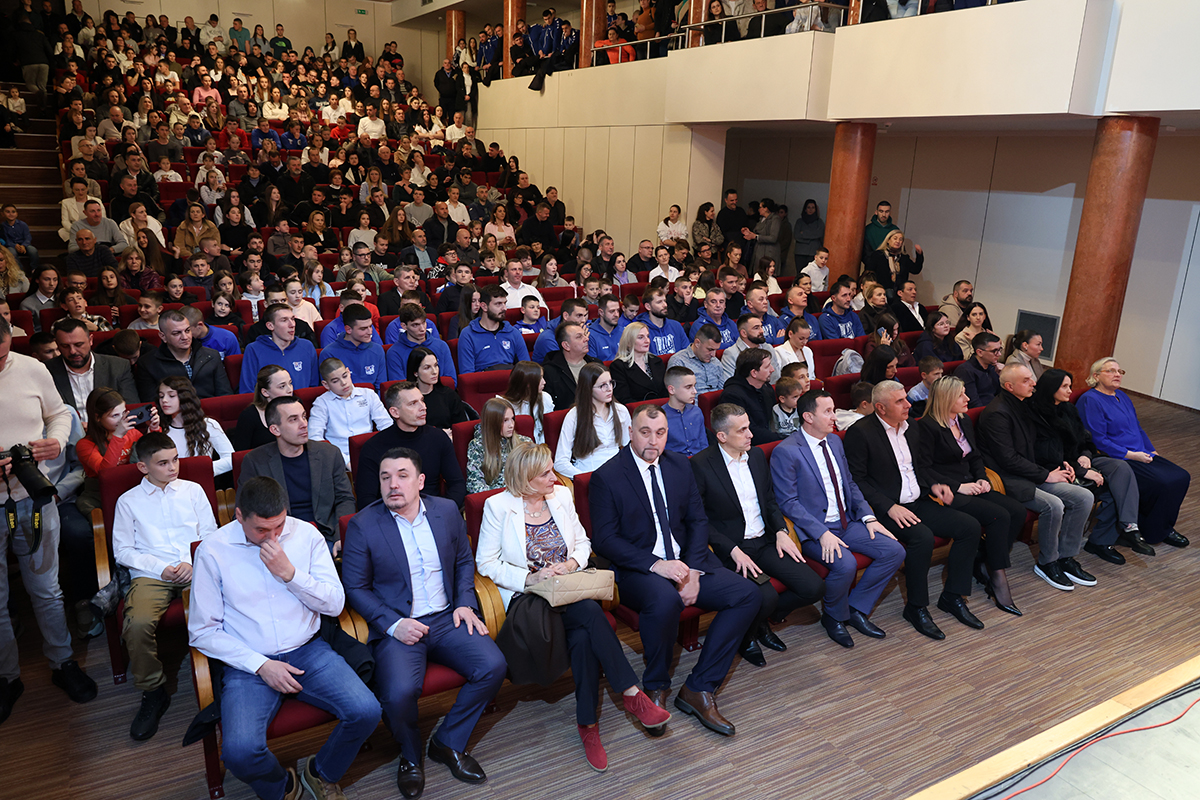 Sport 1.jpg (1009 KB)