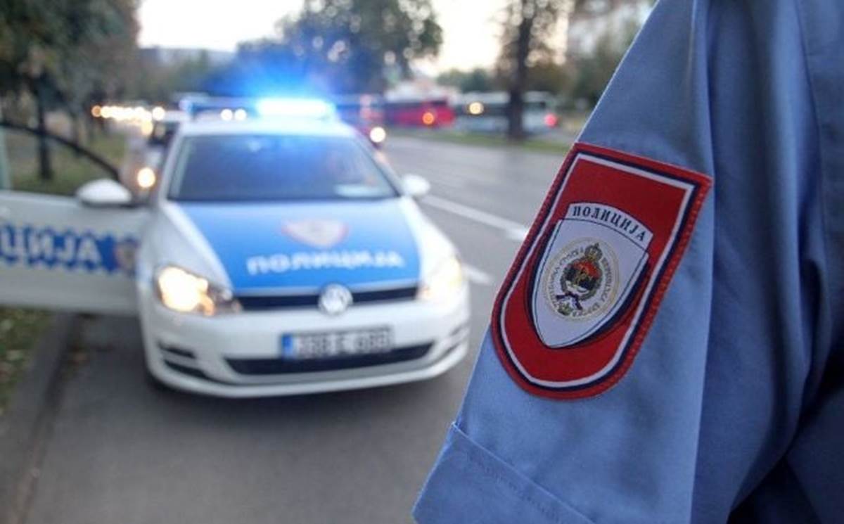 Прекршајни поступак против лица које је аутомобилом ударило пјешака