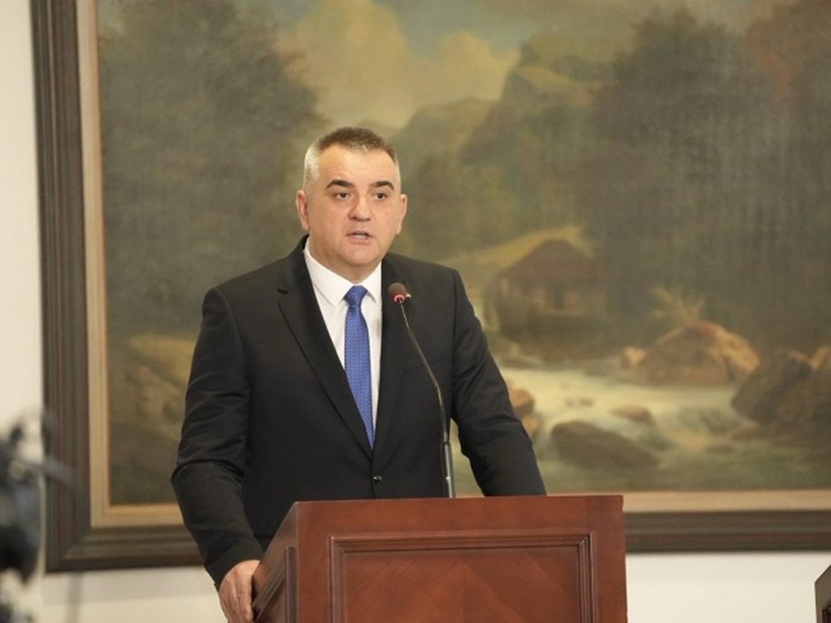 Минић: Да Бадњи дан донесе мир, љубав и достојанство