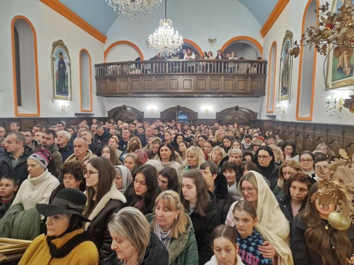 Молитвом у храмовима и у кругу породице Божић прослављен у Српској