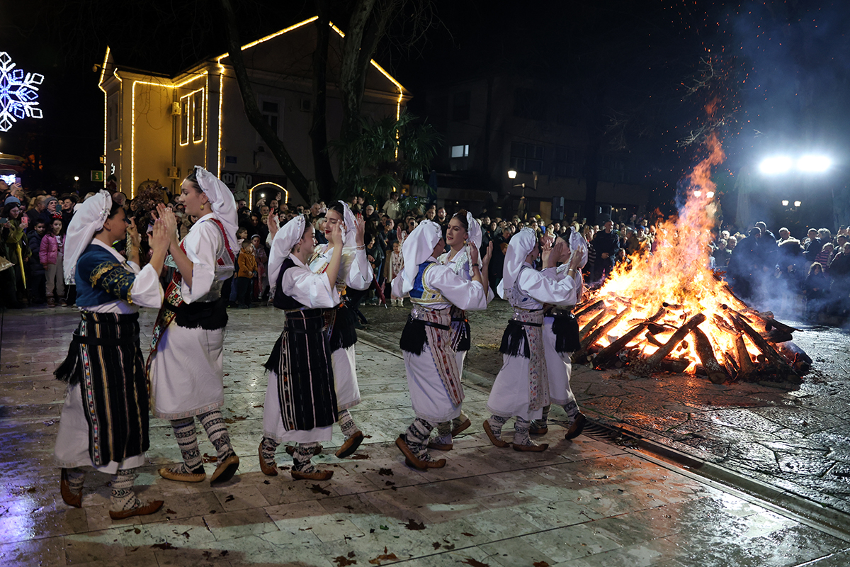 Badnjak 8.jpg (959 KB)