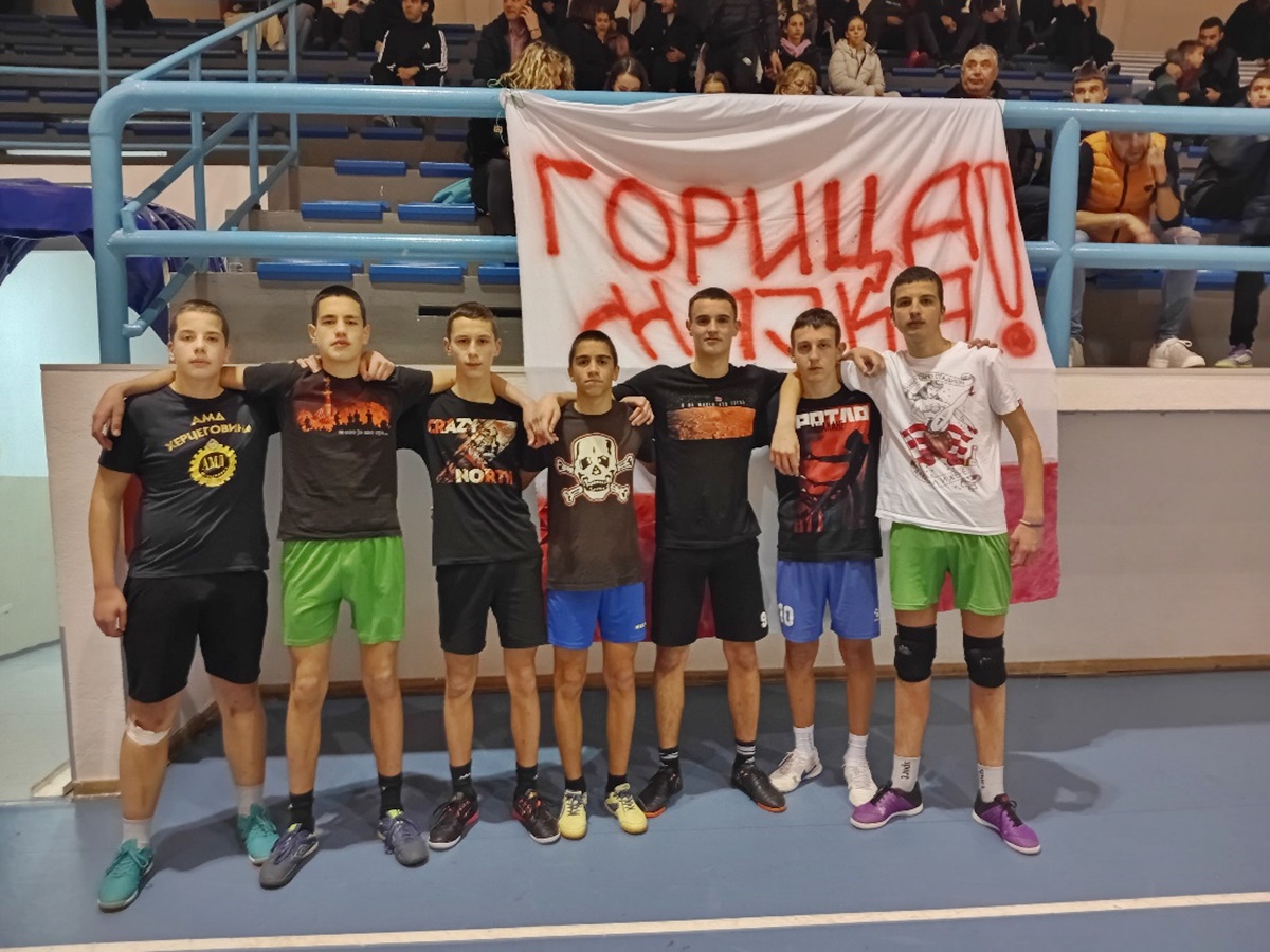 IMG_1921.JPG (295 KB)